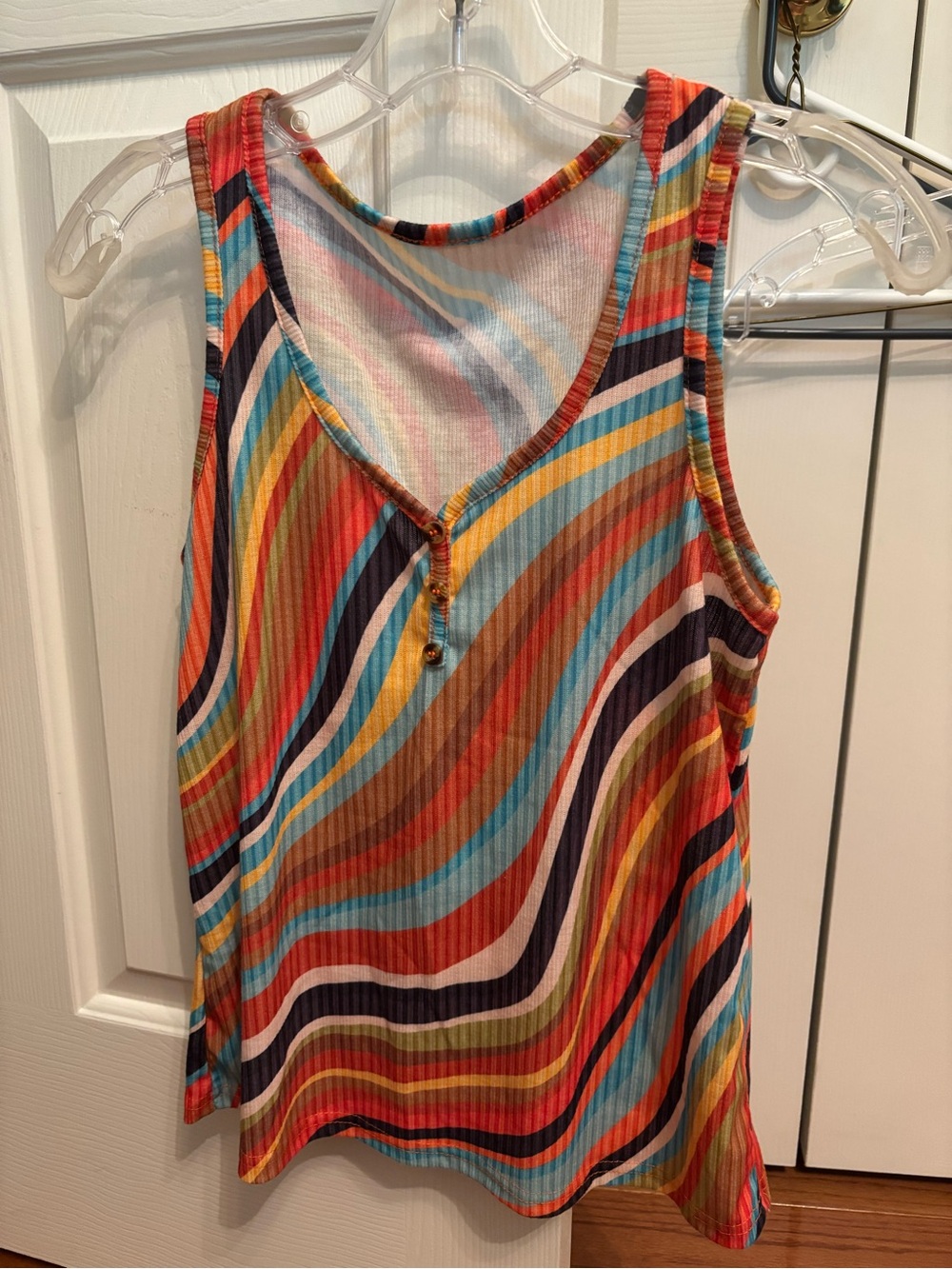 Wave-Stripe Sleeveless Tank Top in Multicolor
